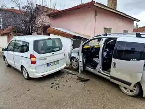 Alaca'da Hafif Ticari Araç Kazası: Yaralı Yok