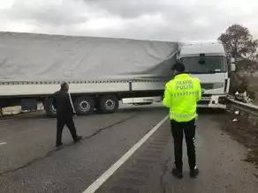 Çorum-Samsun Yolu Tır Kazasıyla Kapandi
