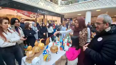 Çorum'da Aileler Okul Projesi İçin Su Kabakları Boyadı