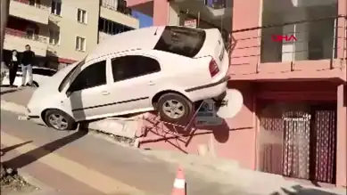 Çorum'da Park Halindeki Araç Rampa Aşağı Kaydı!