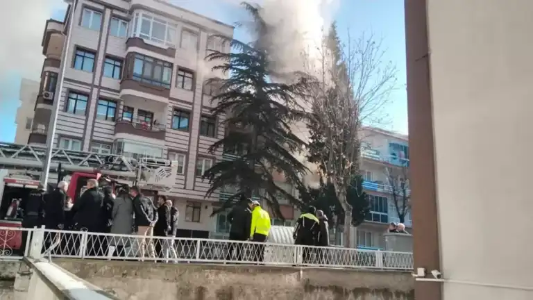 Yaşlı Adam Evini Ateşe Verdi, Hayatını Kaybetti