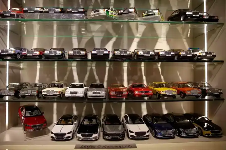 Çorumlu Koleksiyoner, 400 Model Arabasıyla Hayallerini Yaşıyor