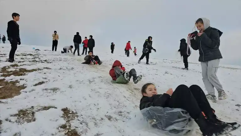 Kar Keyfi: Çocuklar Kışın Tadını Çıkarıyor!