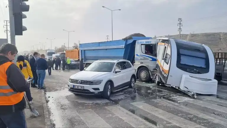 Çorum'da Çoklu Araç Kazası: 2 Yaralı