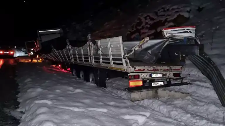 Çorum'da Trafik Kazası: 3 Yaralı