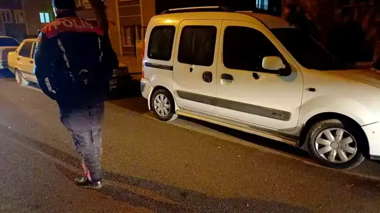 Çorum'da Park Halindeki Araç İki Kez Kurşunlandı!