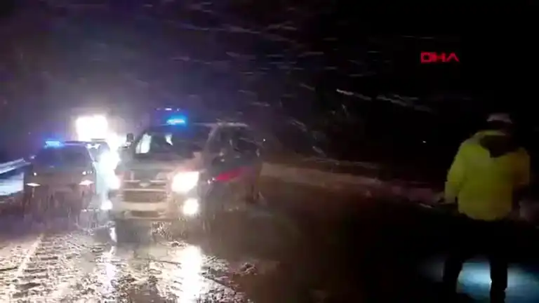 Çorum'da Yoğun Kar Yağışı Trafiği Felç Etti!