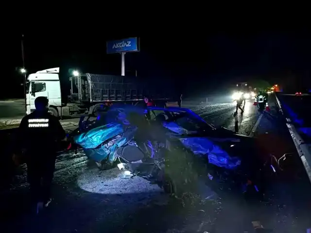 Sungurlu'da Otomobil-Tır Kazası: Sürücü Yaralandı